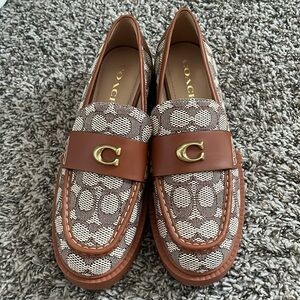 COACH womens Leah Textured Jacquard Loafer- never worn